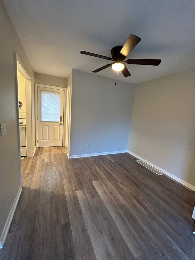 Foto del edificio - 1180 - 1186 E McCarley Dr