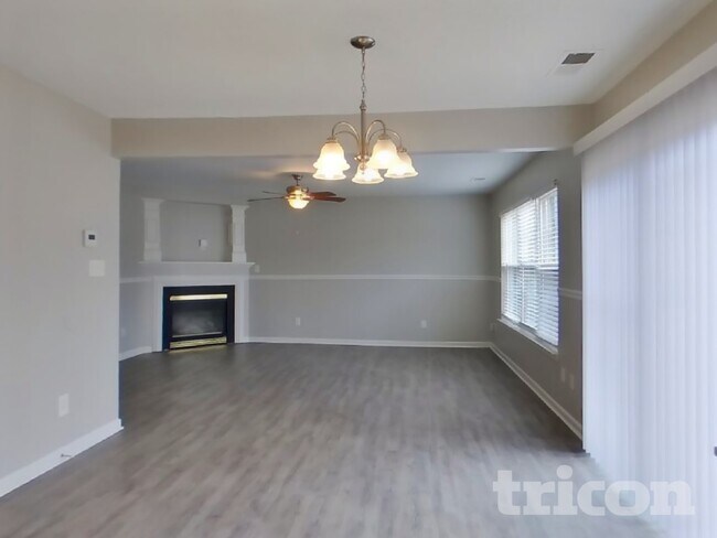 Foto del edificio - 5940 Briggs Dr