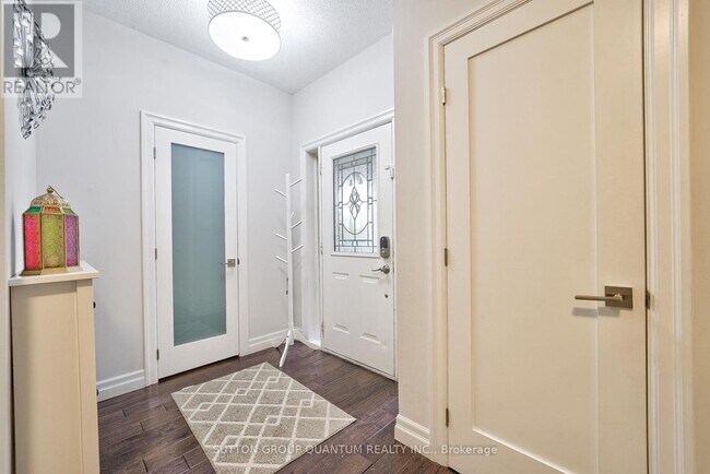 Photo du bâtiment - 2018 Deer Park Rd