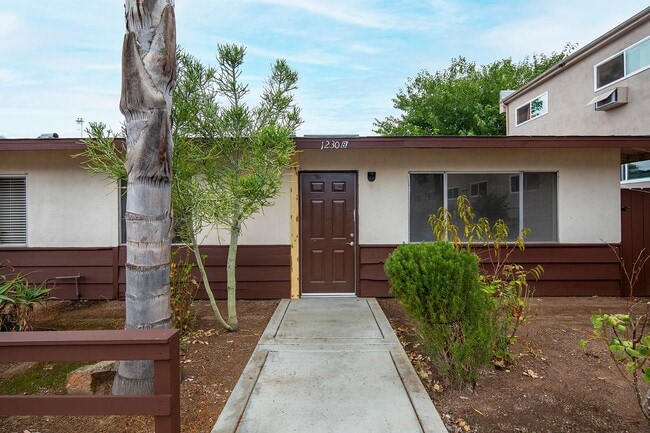 Foto del edificio - Charming 2 Bedroom Cottage in a Great Esco...