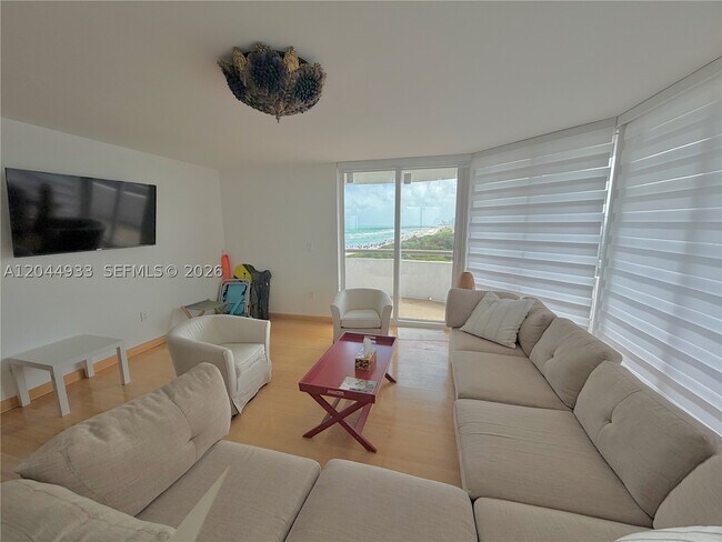 Foto del edificio - 15645 Collins Ave
