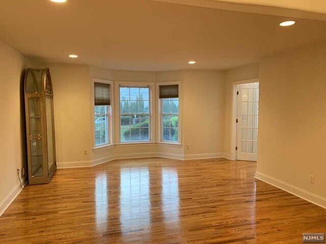 Building Photo - 379 Goffle Rd
