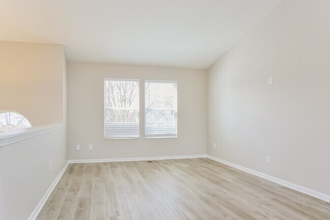Foto del edificio - 4990 Brice Creek Dr