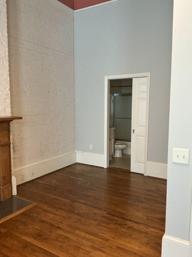 Building Photo - 470 Poplar St