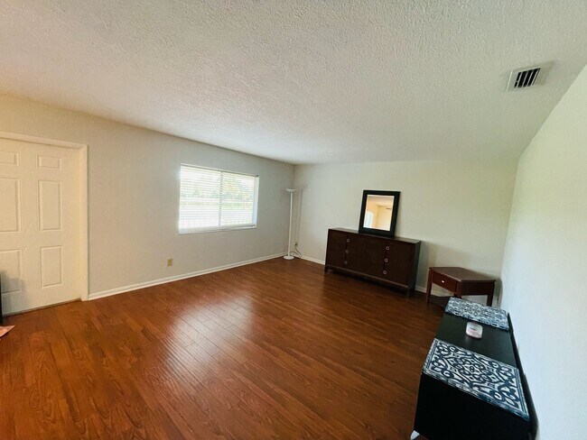 Foto del edificio - 4613 Bayshore Dr