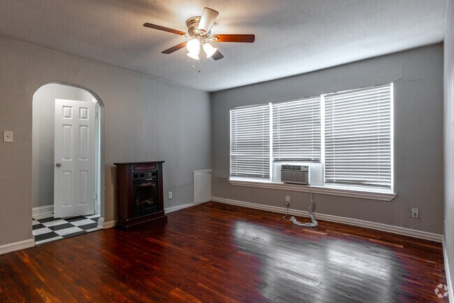 Sala de estar - 4625 Junius St