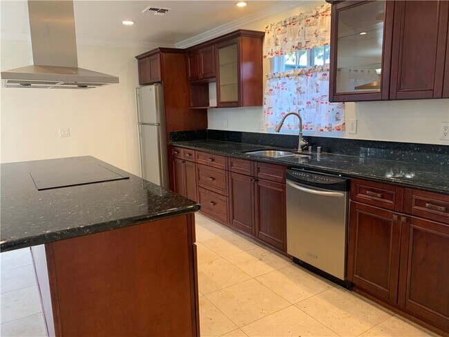 Foto del edificio - 16091 Warren Ln