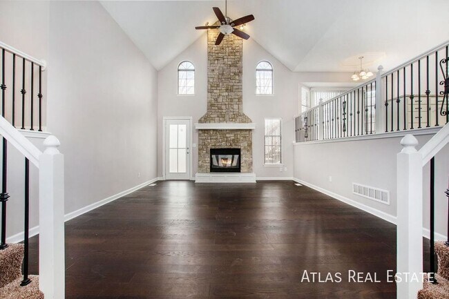 Building Photo - Rare Lee's Summit home available! Soaring ...