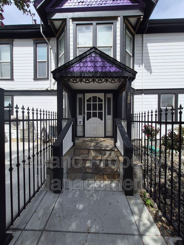 Building Photo - 100 Luzena Ave