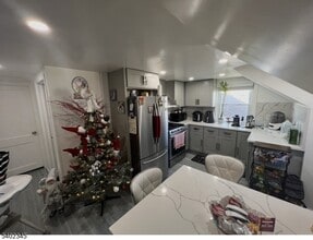 Building Photo - 28 Linden Ave