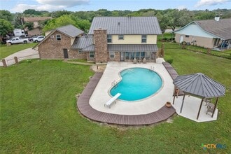 Building Photo - 8 Las Brisas Pl