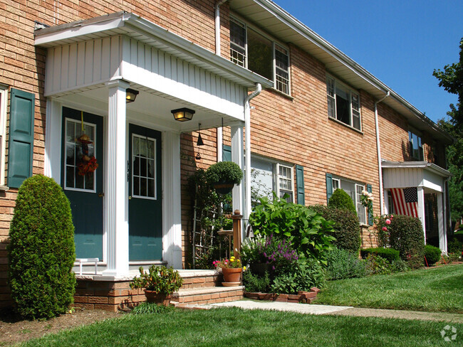 Building Photo - Berdan Court