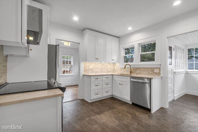 Foto del edificio - 3 br, 1 bath House - 3025 Meridian St