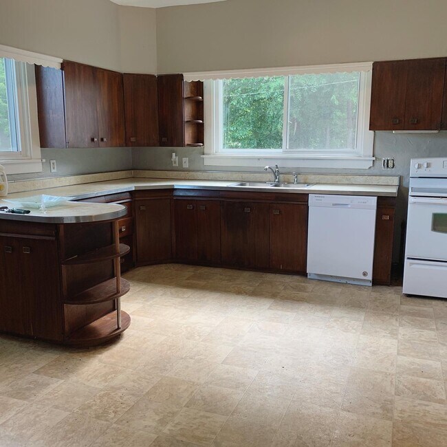 Kitchen - 935 New Hampshire St