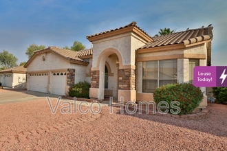 Building Photo - 8338 W Rose Ln