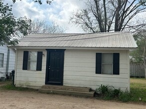 Building Photo - 1107 Pine St