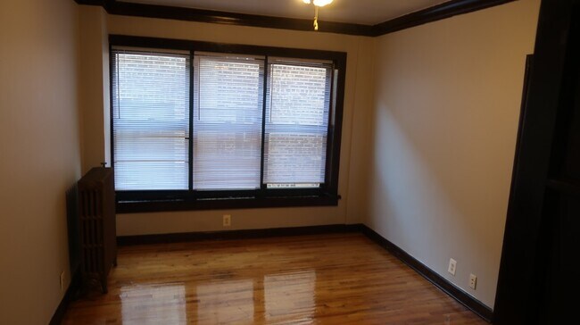 Foto del edificio - 846 W Montrose Ave
