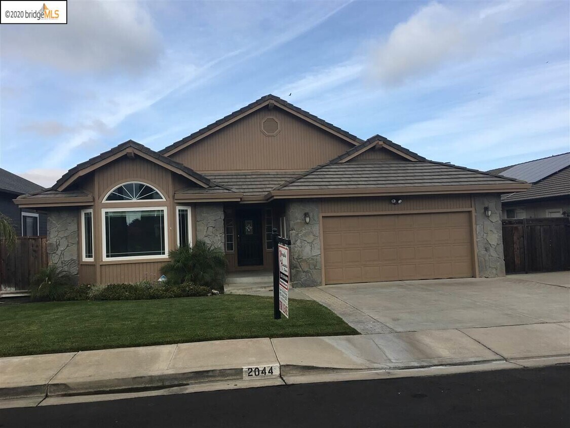Primary Photo - 2044 Windward Point