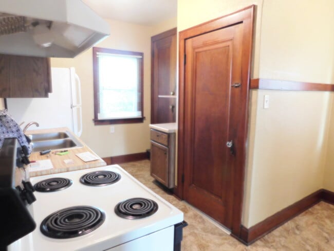 Building Photo - 230 W Summit St