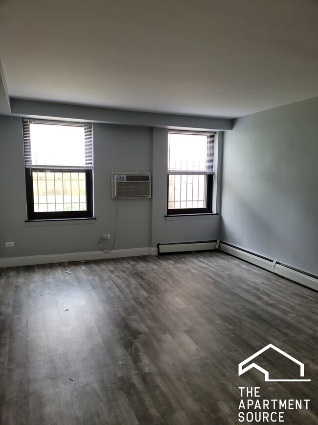 Building Photo - 7320.5 N Ridge Ave