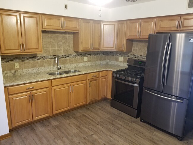 Building Photo - 3863 S 75th St