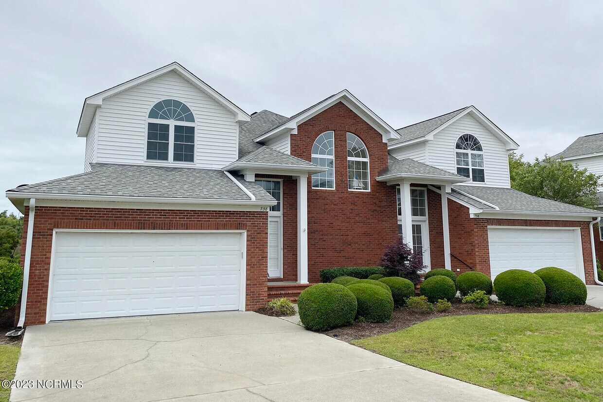 Primary Photo - 738 Tiara Dr