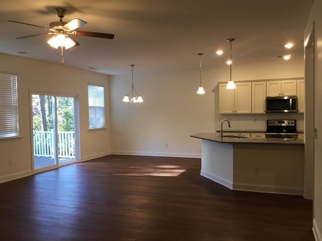 Building Photo - 310 Dogwood Drive