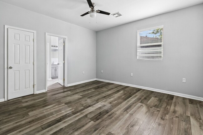 Foto del edificio - 3540 Clermont Dr