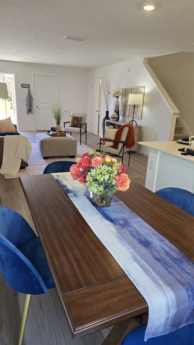 Foto del edificio - 6823 Lake Mist Ln