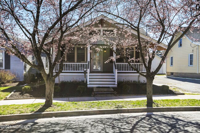 Building Photo - 409 13th Ave