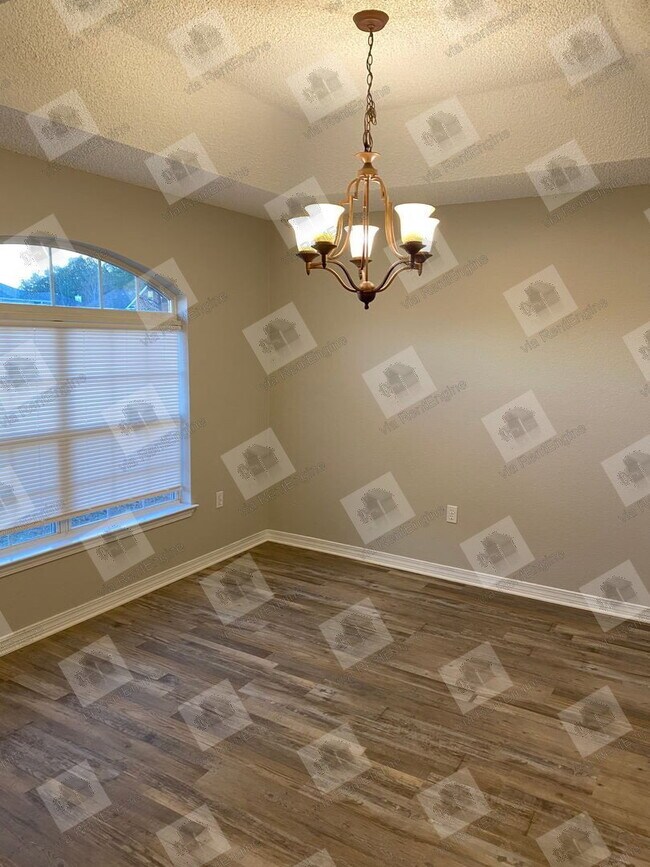 Building Photo - 5162 Brookside Dr