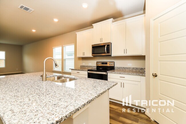Foto del edificio - 13650 Paxton Blvd