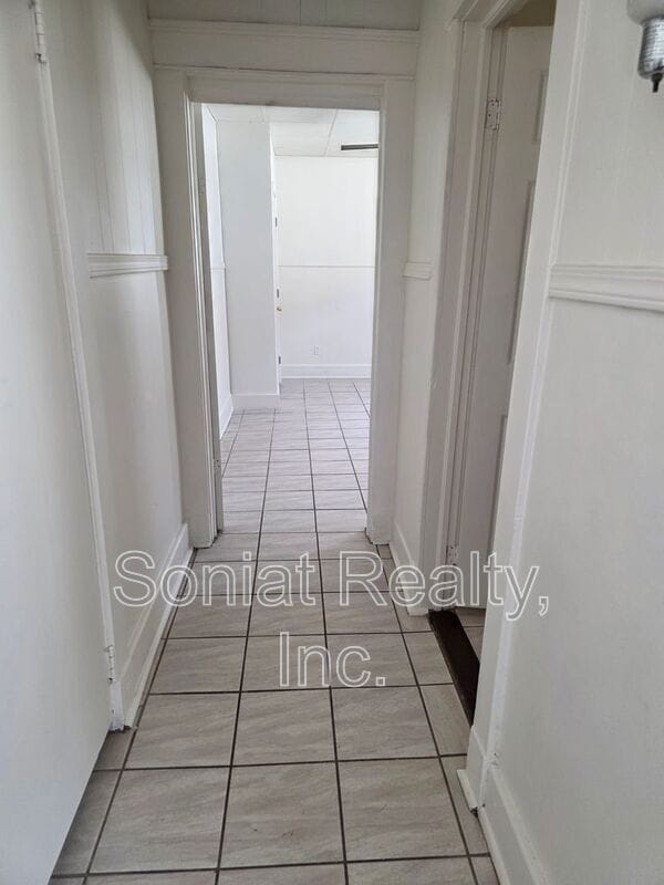 Building Photo - 515 S Genois St
