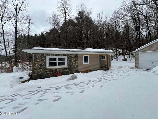 Foto del edificio - 2150 NY-143