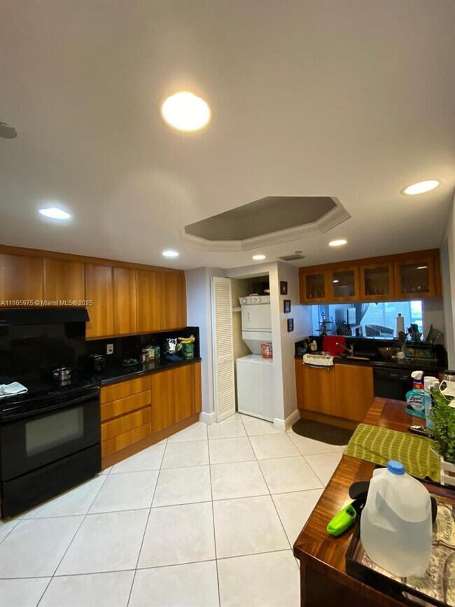 Building Photo - 9559 Collins Ave