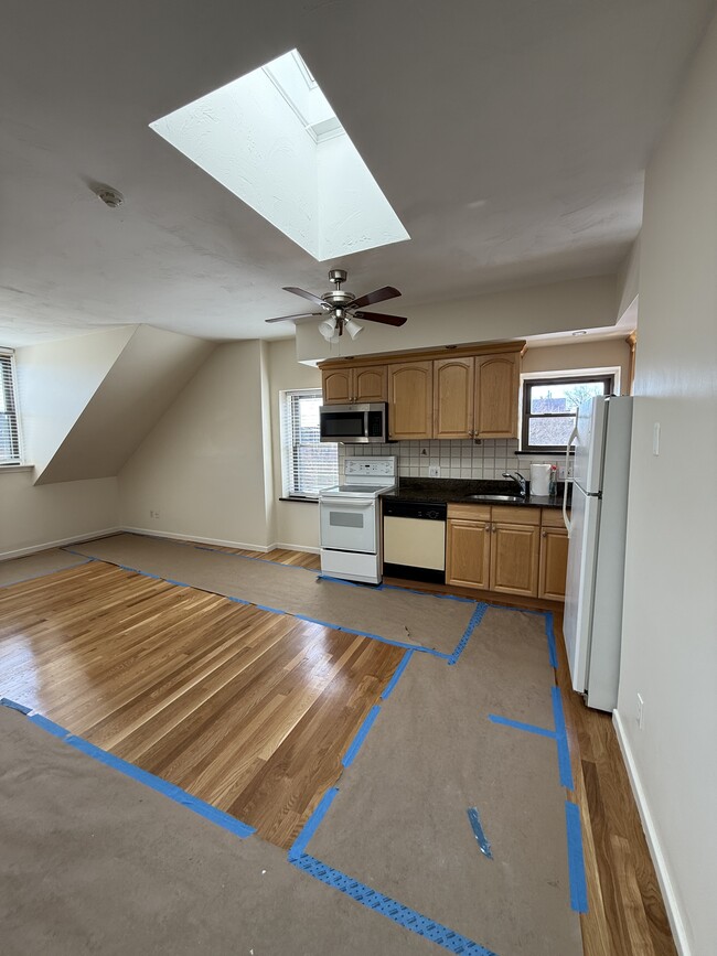 Building Photo - 683 Tremont St