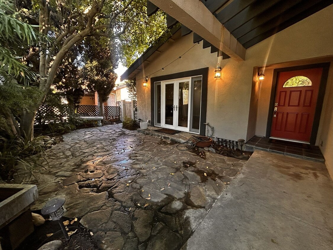 Primary Photo - Act Fast - this Charming Pasadena Retreat ...