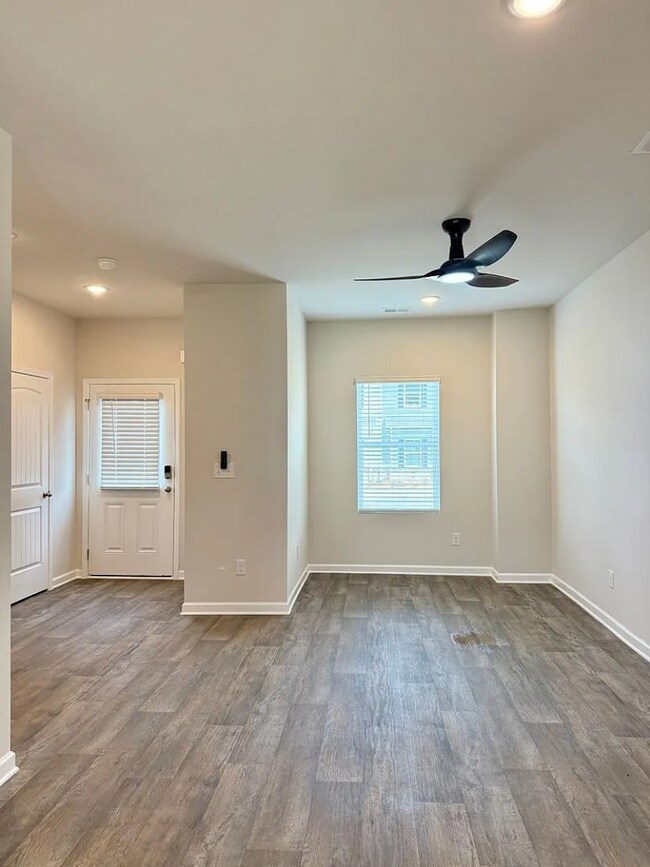 Building Photo - 3276 Hamlet Loop