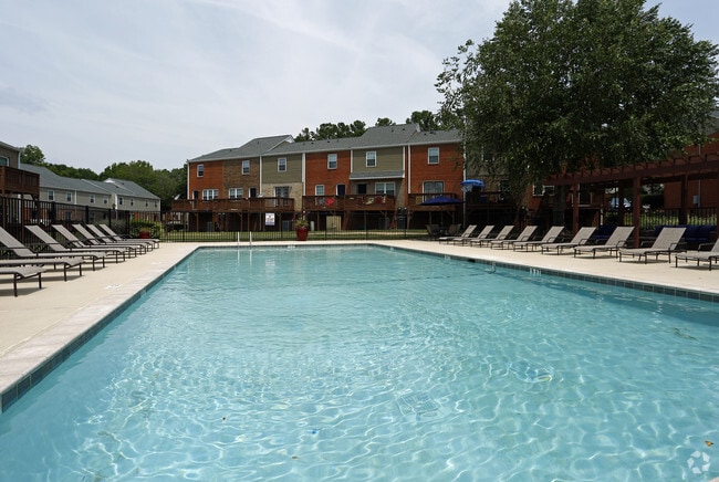 Pool - Vetra Forest Hills - Lexington Street