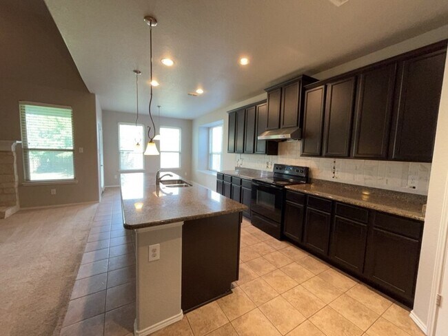 Foto del edificio - 8217 Spruce Meadows Dr