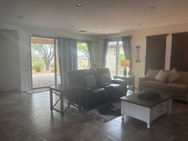 Foto del edificio - 4468 Covered Wagon Trl