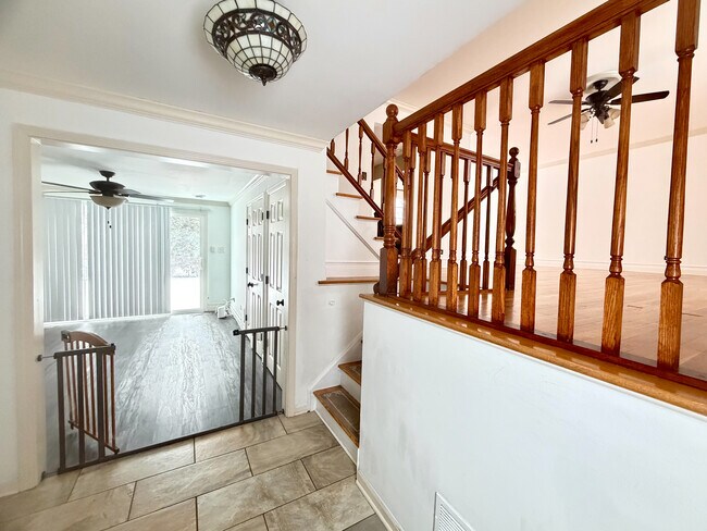 Entrance - 113 N Fosket Dr