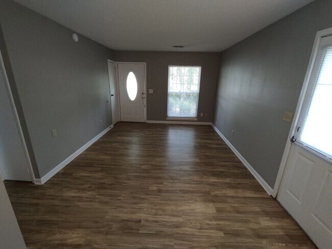Foto del edificio - Cute 1 bed / 1 bath super close to CCU/CMC...