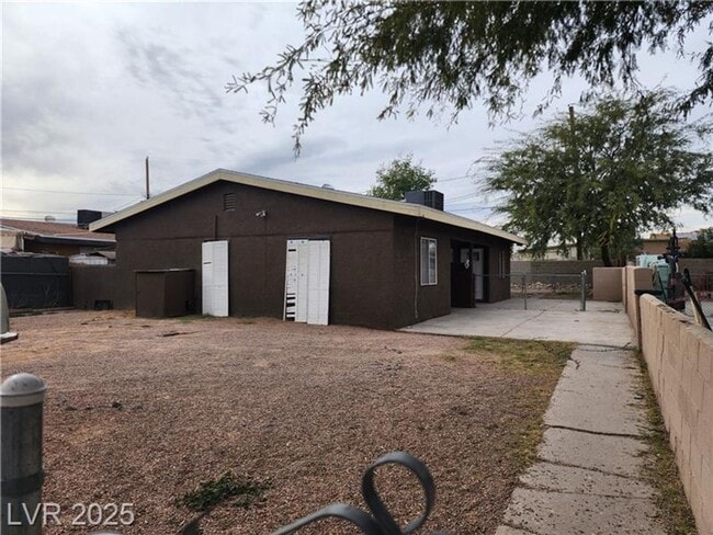 Building Photo - Remodeled Single-Story Duplex