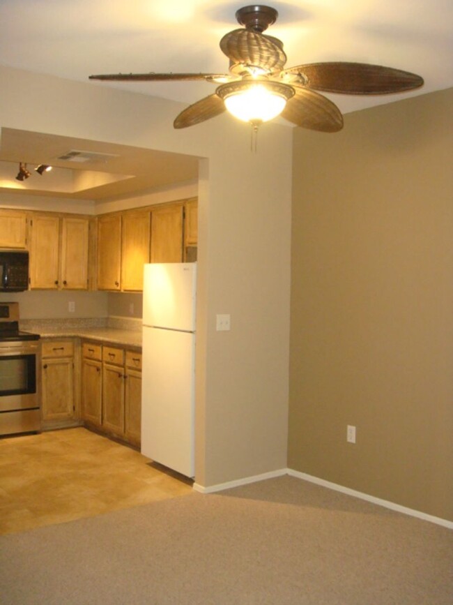 Foto del edificio - NICE 1 BDRM 1 BATH DOWNSTAIRS CONDO FOR LE...