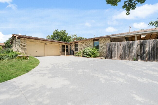 Foto del edificio - 127 Whitecliff Dr