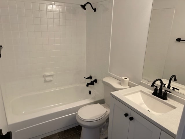 Building Photo - 1120 E 6th St