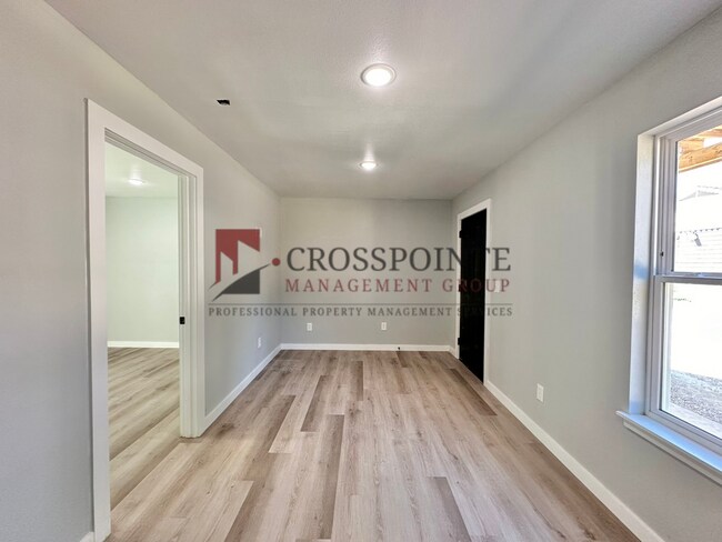 Building Photo - Spur 164 Units