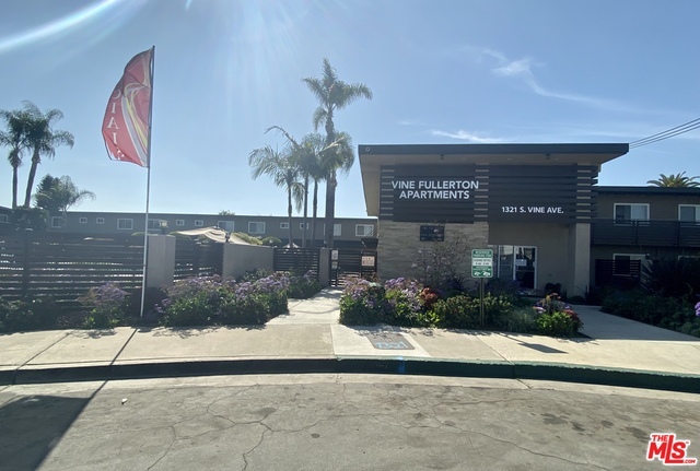 Building Photo - 1321 S Vine Ave