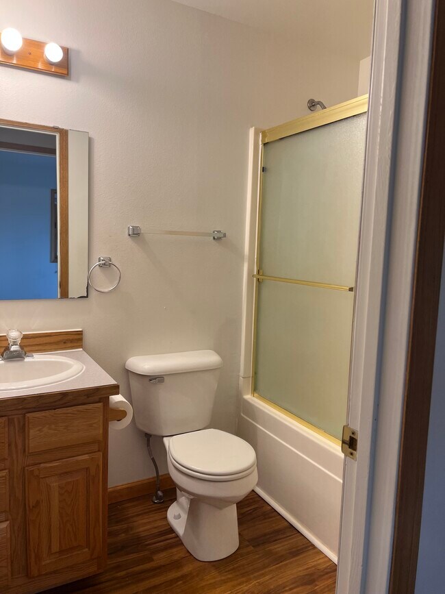 Building Photo - 207 Hunters Way